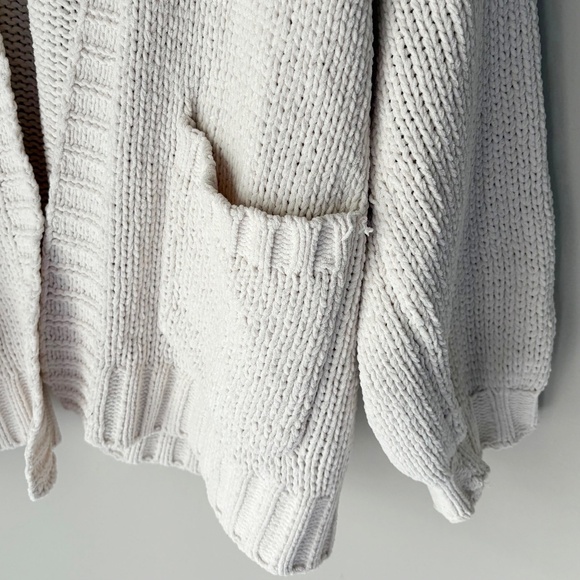 American Eagle Chenille Oversized Cardigan - Picture 2 of 6